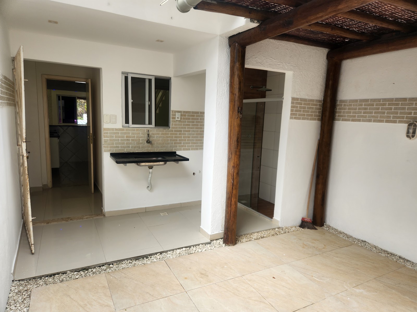 Casa em condomínio, Itapuã