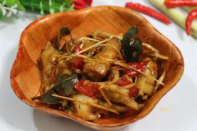 Chân Gà Xào Mắm Sả