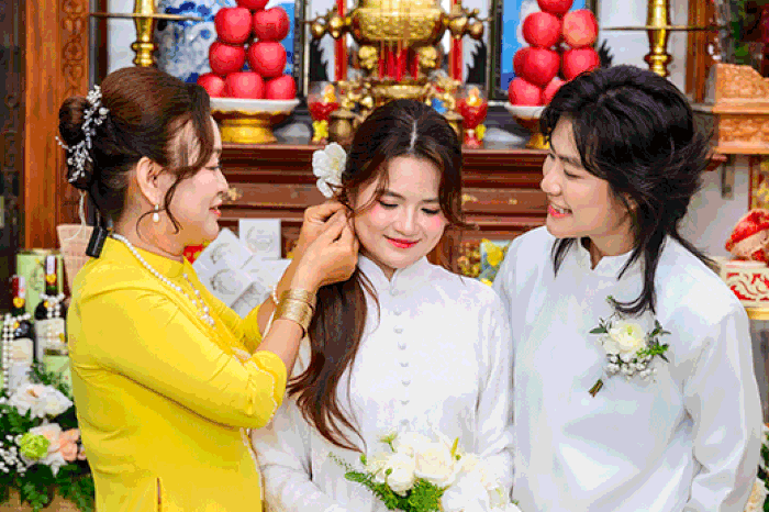 Đám cưới 'không chú rể' ở TPHCM, mẹ cô dâu nói lời xúc động - Báo VietnamNet