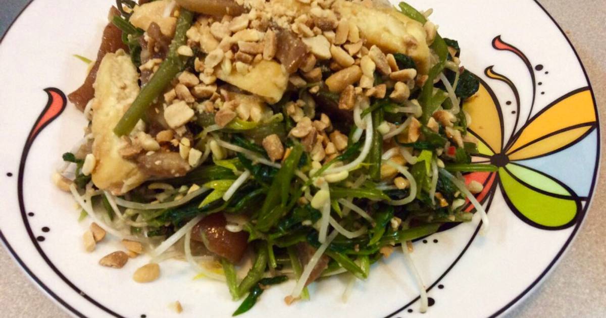 Rau muống,giá mầm và bì heo