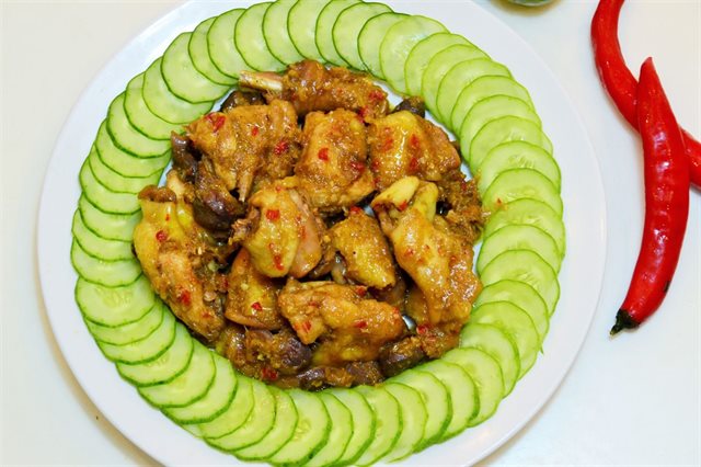 Gà Xào Sả Ớt Cay Thơm