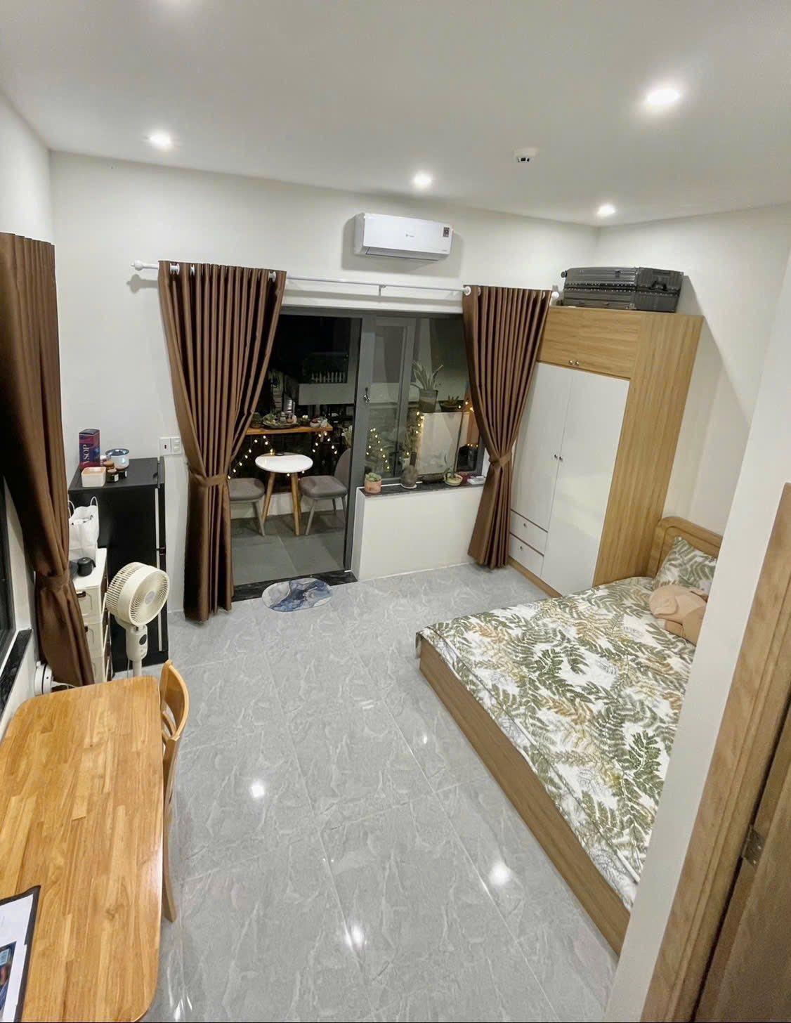 Ngày 5/8 trống studio có ban công 2