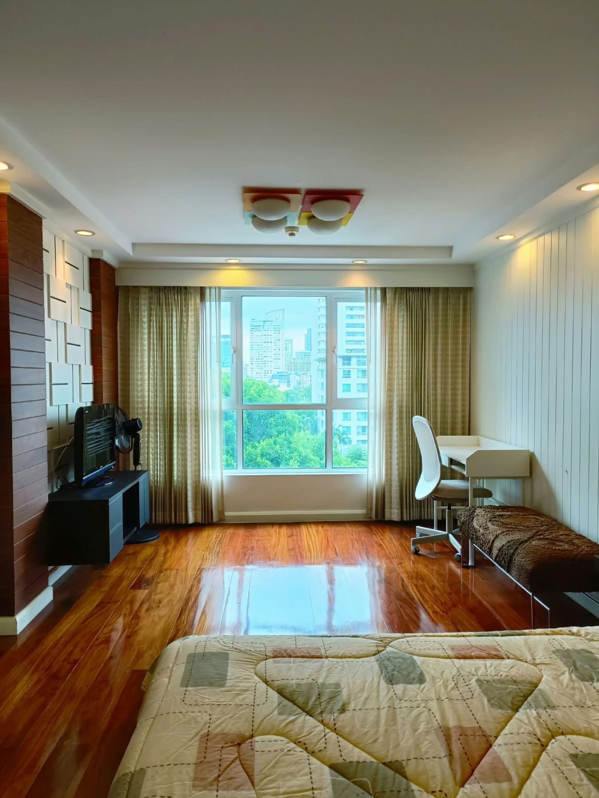 ตัวอย่างห้อง E244 ใน Avenue 61 Condo