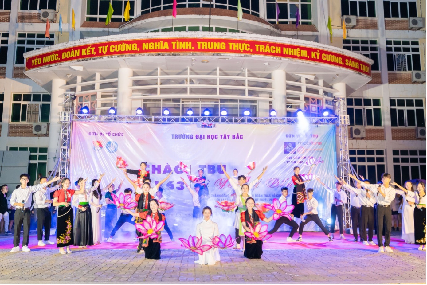 Đoàn Thanh niên - Hội Sinh viên tổ chức Chương trình Chào Tân Sinh viên K63