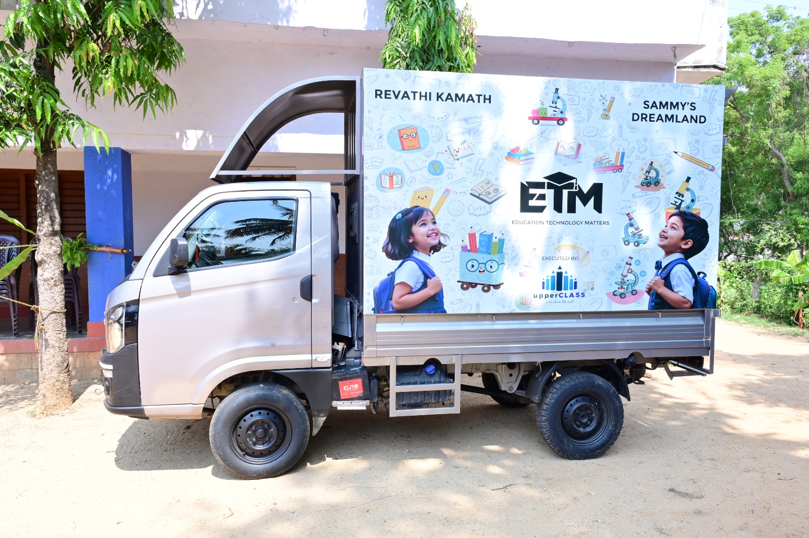 Rural students learning inside an ETM digital lab