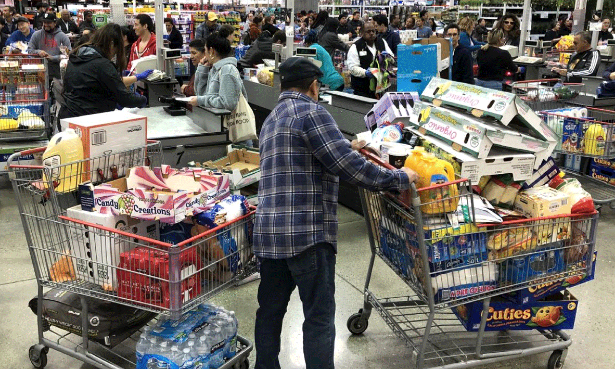 Confianza del consumidor en EE.UU. cae a mínimo histórico