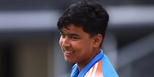 বিধ্বংসী ১৪৪ রানের পরেও বাবার মন অধরা, কে এই বিস্ময় বালক বৈভব সূর্যবংশী?