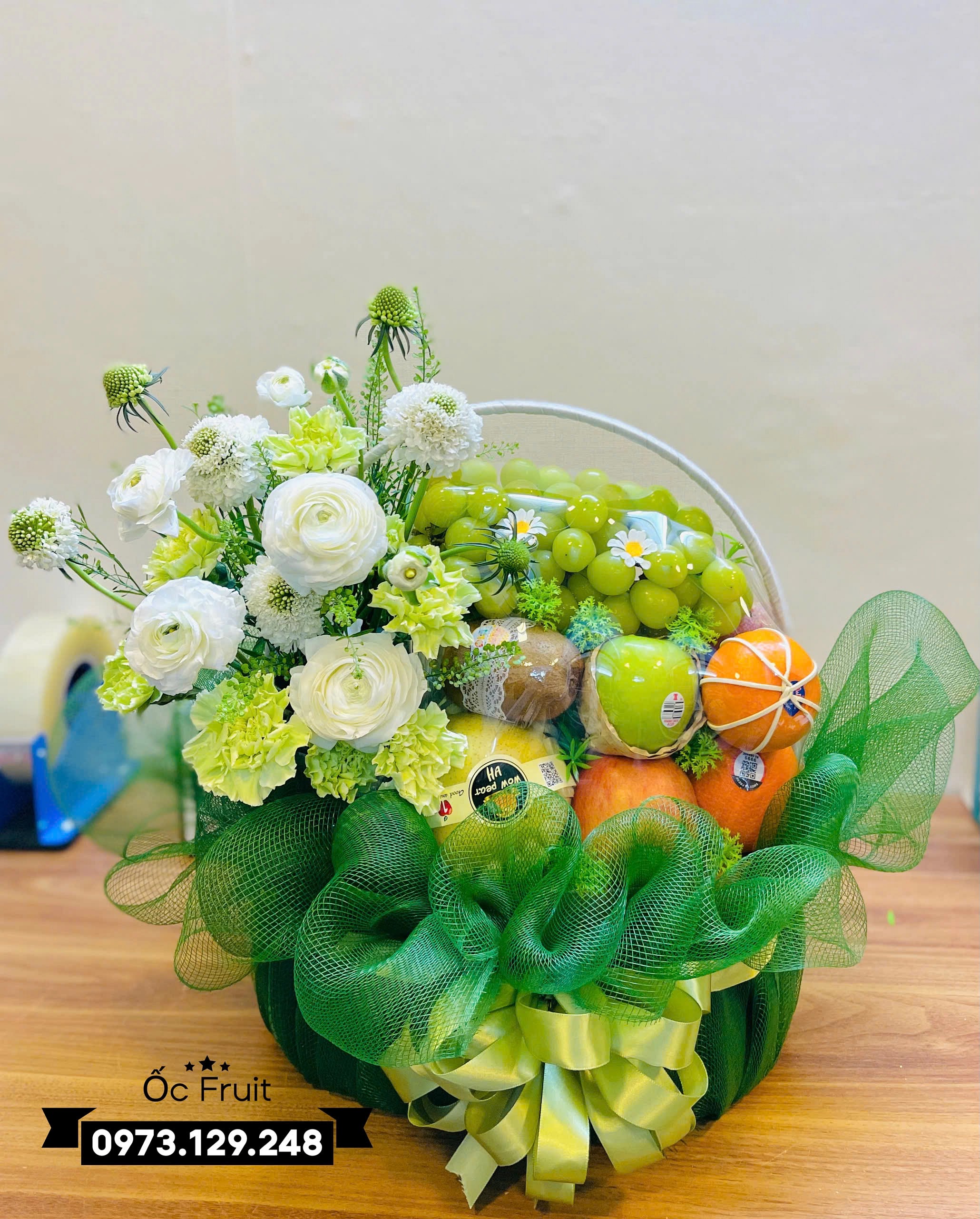 Giỏ trái cây kèm hoa tươi nk93