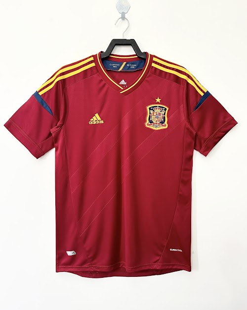 Equipación local de España 2012.jpg