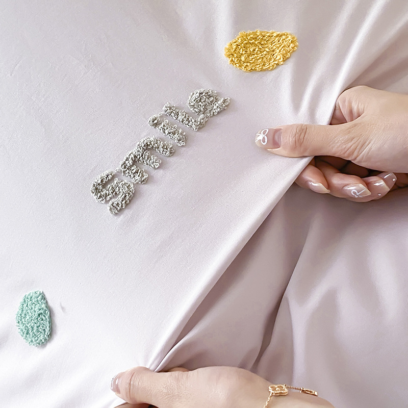 Cotton bedding set with smiley embroidery