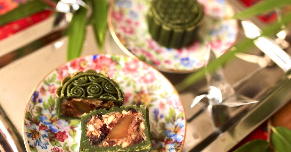 Bánh Trung Thu Mini Thập Cẩm Trứng Muối Với Vỏ Bánh Tảo Xoăn Spirulina