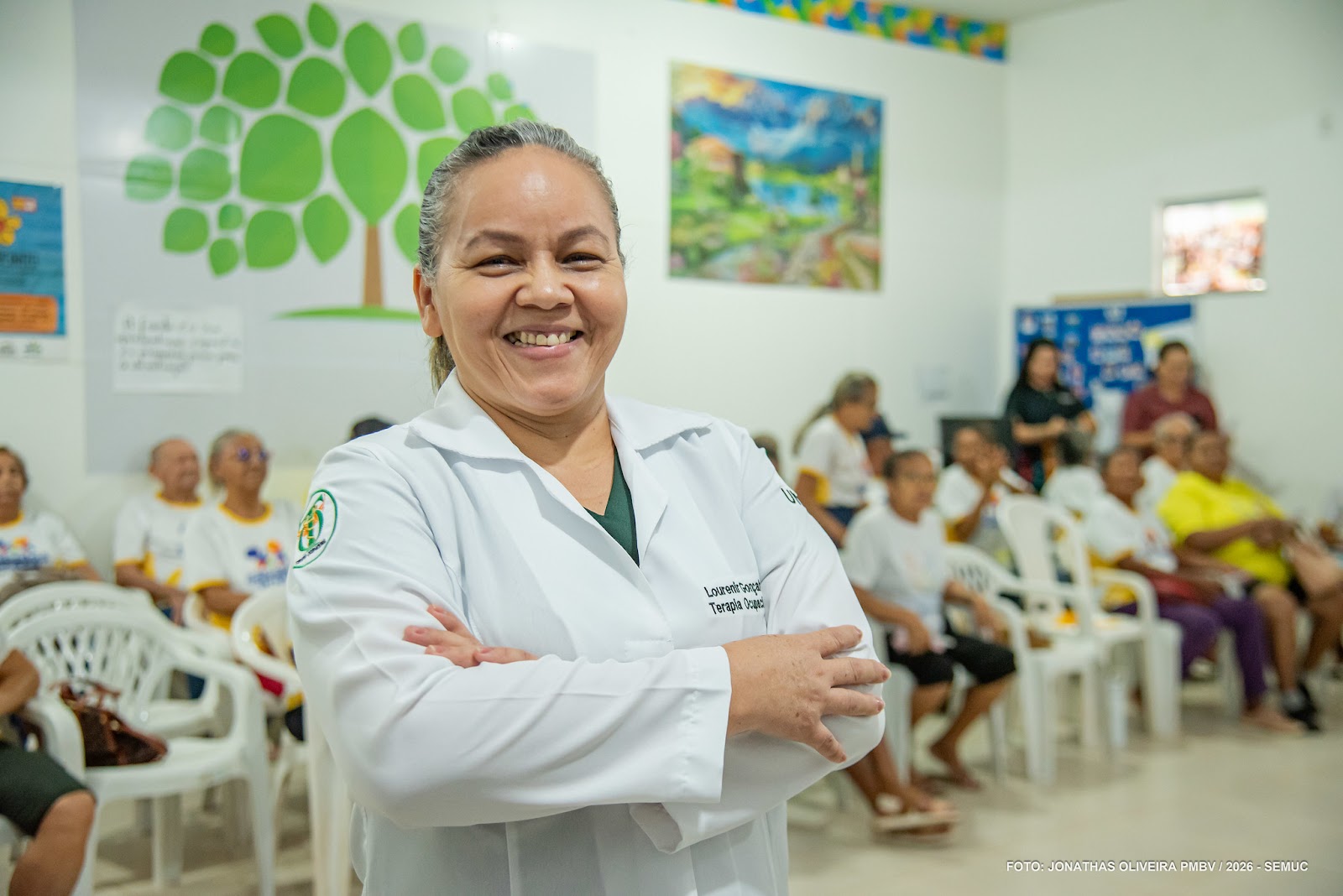 Grupo de idosos do Cabelos de Prata realiza exercício de memória em evento de valorização da pessoa idosa em Boa Vista.