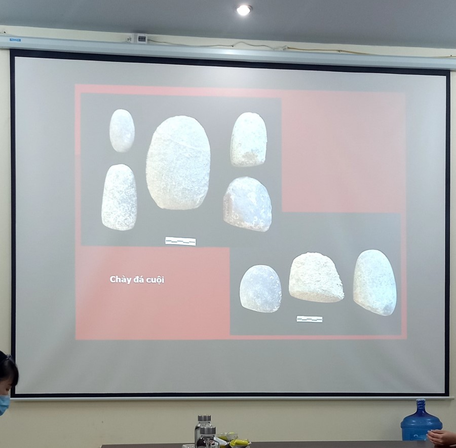 Hội nghị Báo cáo kết quả thám sát và khai quật di tích mái đá Bản Mòn, xã Thôm Mòn, huyện Thuận Châu, tỉnh Sơn La