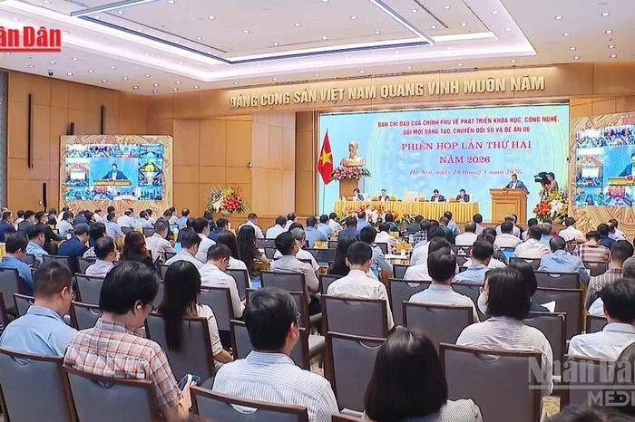 Thủ tướng: Thành lập Tổ công tác Chính phủ về phát triển công nghệ chiến lược - Báo Nhân Dân