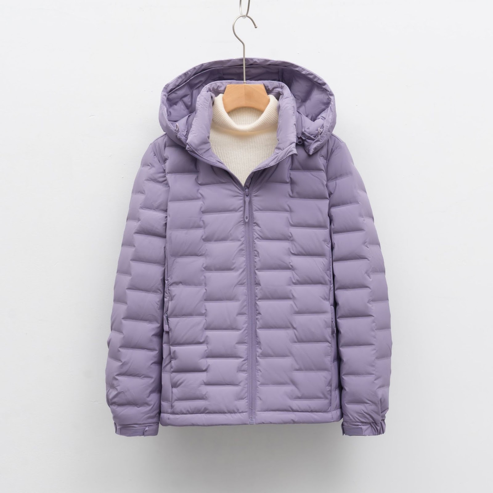 Lightweight women's down jacket with hood, short