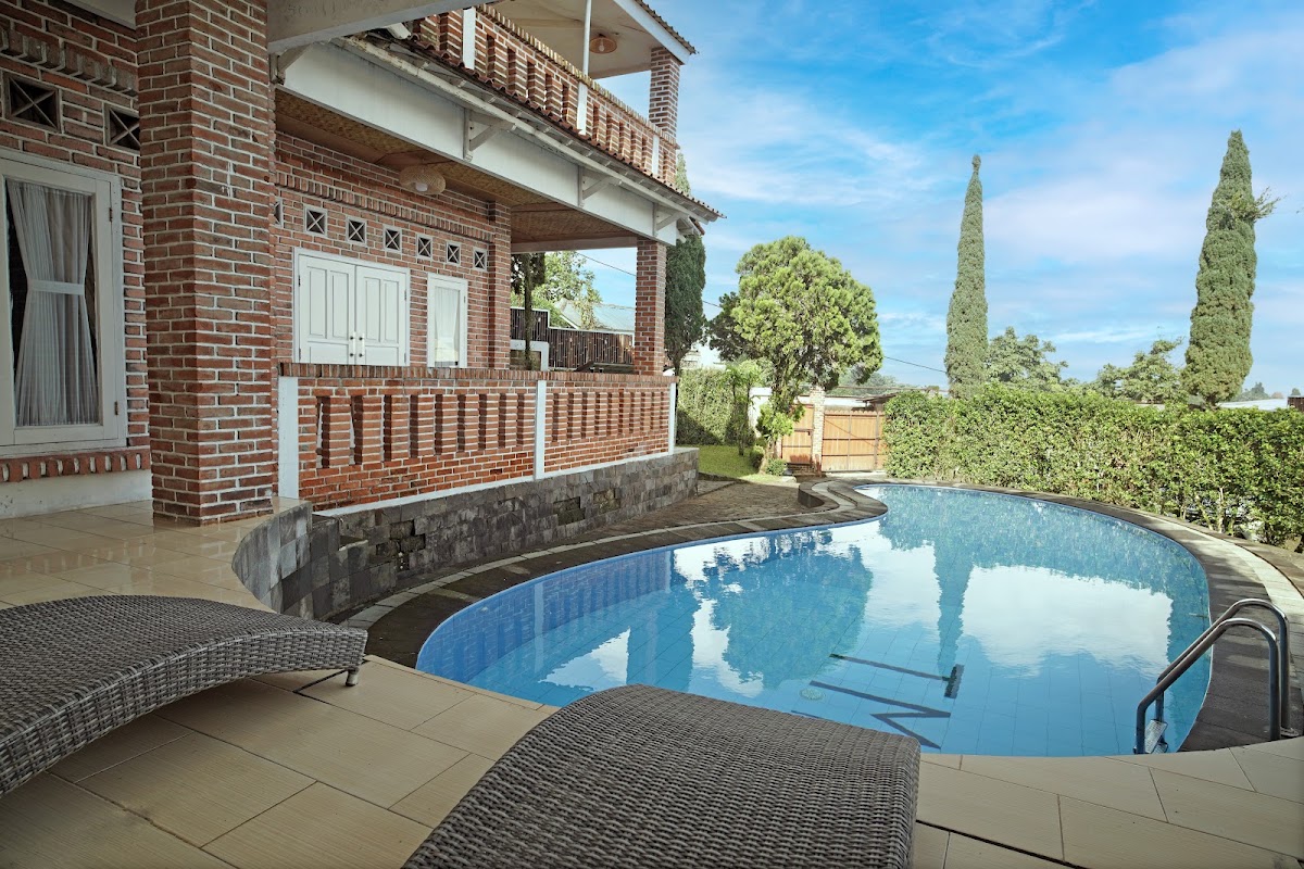 Villa Athayana by Astatura Villas in Cisarua, Bogor — photo 2
