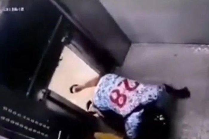 Người đàn ông bị trục thang máy kẹp chân sau cú vấp ngã - Tạp chí Doanh Nghiệp Việt Nam
