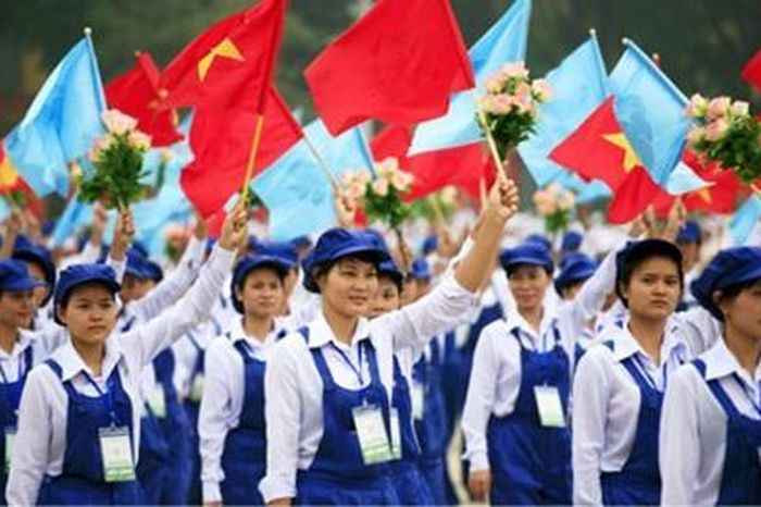 Diễu hành chào mừng Ngày Quốc tế Lao động 1/5 - Đài Phát thanh và truyền hình Hà Nội