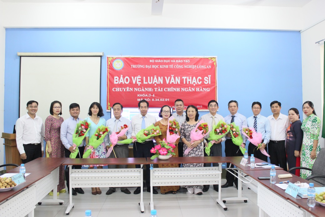 Học viên và 2 Hội đồng bảo vệ luận văn ngành Tài chính Ngân hàng