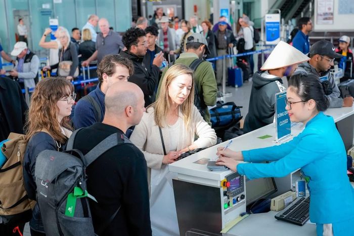 80% khách quốc tế đến Việt Nam đi bằng đường hàng không - Đài Phát thanh và truyền hình Hà Nội
