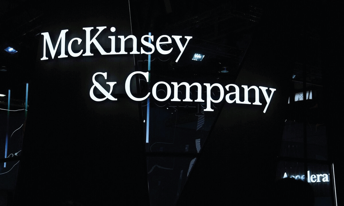 McKinsey planea recortes de empleo tras desaceleración de la consultoría y avance de la IA