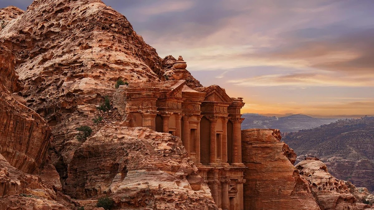 미디어 플랫폼별 광고 배치 전략과 수익 모델 차별점