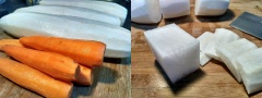 Củ cải, cà rốt bào vỏ rồi thái con chì. Cho củ cải, cà rốt vào âu. Thêm 50g muối vào âu củ cải trộn đều và ngâm trong 2 giờ.