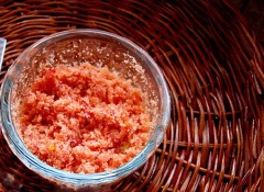 Tỏi, ớt băm nhuyễn rồi trộn cùng với 100gr muối.