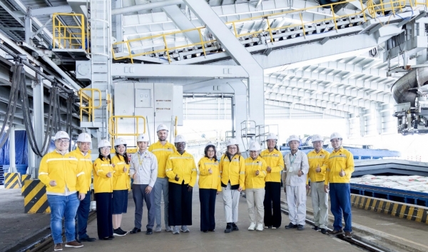 Trao đổi công nghệ nông nghiệp: Đoàn USDA và IRRI tìm hiểu mô hình sản xuất đạm tại Cà Mau