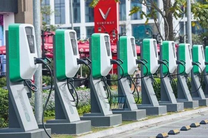 Hà Nội dự kiến hỗ trợ 100% tiền thuê đất làm trạm sạc - Đài Phát thanh và truyền hình Hà Nội