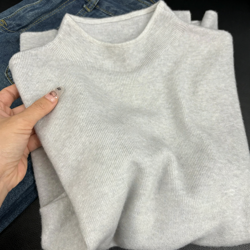 Schlanker Damen-Strickpullover mit Stehkragen