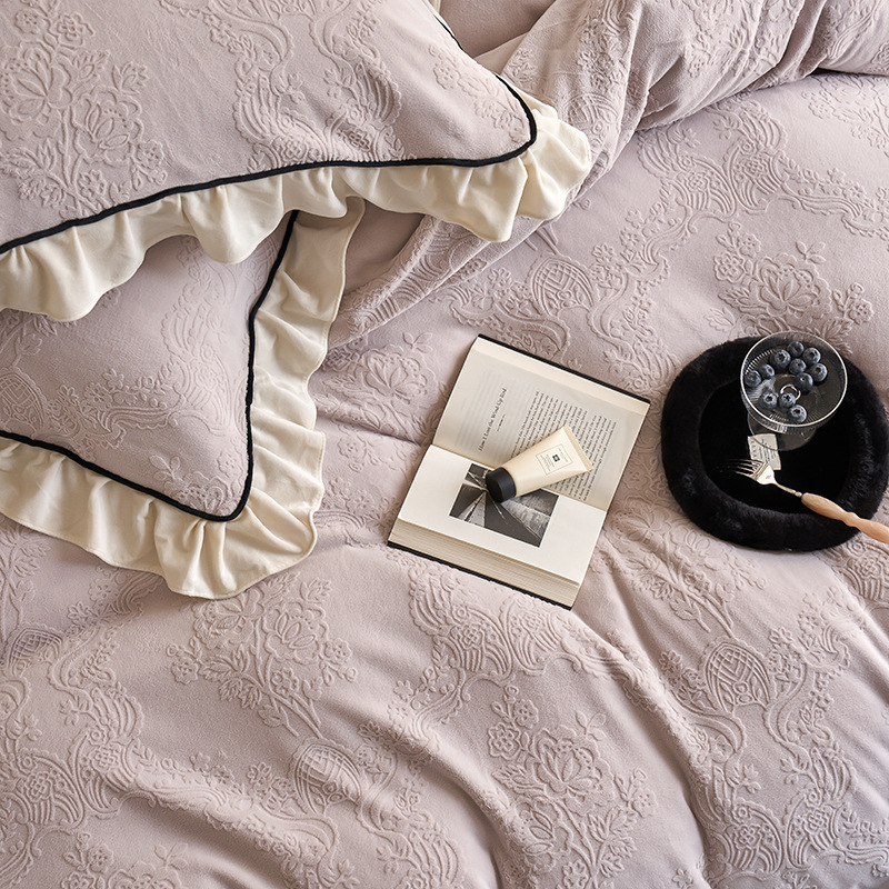 Luxuriöses Milchfaser-Fleece Bettwäsche-Set mit Rüschen