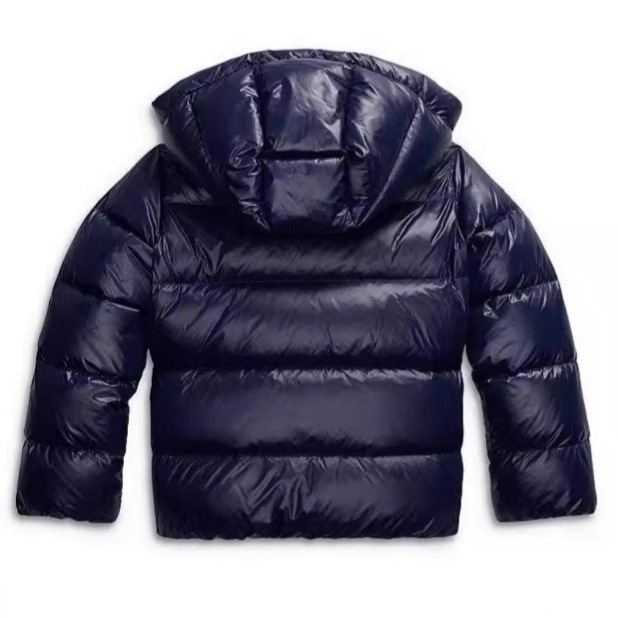 Gefütterte Damen-Kapuzenjacke im modernen Stil