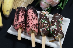 Kem chuối phủ chocolate mát lạnh, ngọt thơm không chỉ dùng ăn tráng miệng giải nóng rất hiệu quả mà còn rất bỗ dưỡng nữa nhé!