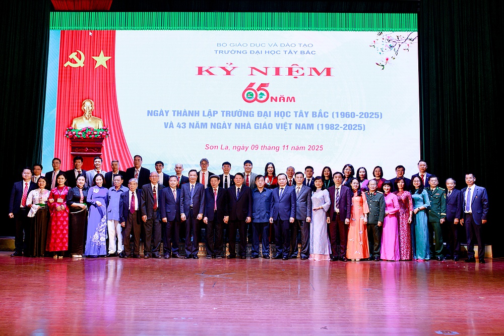 Hân hoan trong ngày hội Kỷ niệm 65 năm Ngày thành lập Trường Đại học Tây Bắc (1960 - 2025) và 43 năm Ngày Nhà giáo Việt Nam (1982 - 2025)