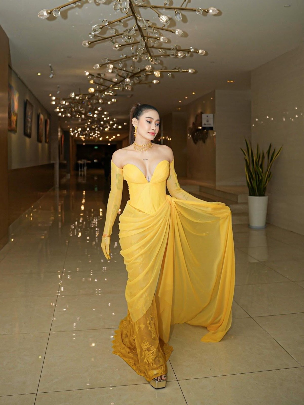 သင်ဇာဝင့်ကျော် - Thinzar Wint Kyaw - Sexy Model and Actress