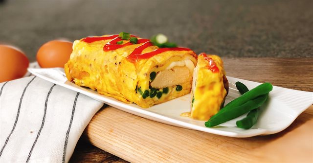 Trứng Chiên Cuộn Thịt Gà Áp Chảo
