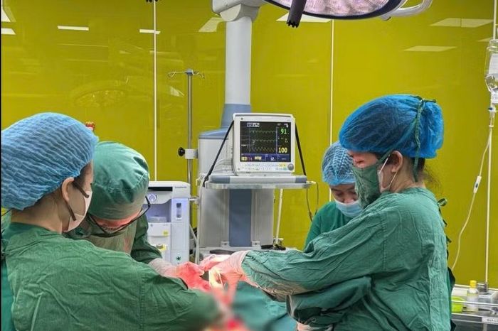 Gãy kín cổ xương đùi phải, cụ bà 90 tuổi viêm phổi, nhiễm khuẩn tiết niệu - Báo Tri thức &amp; Cuộc sống
