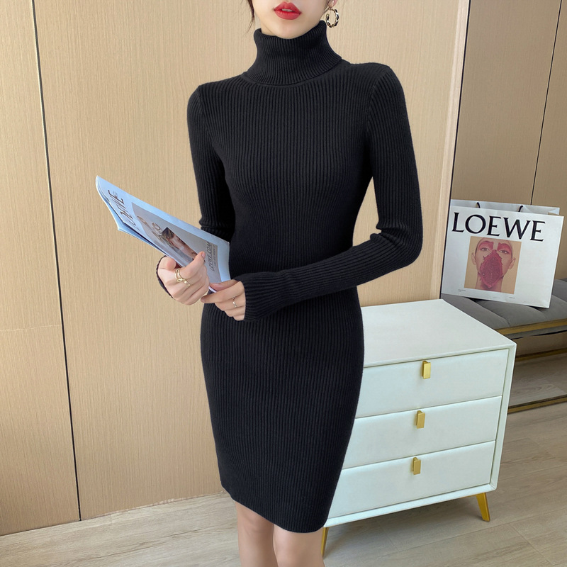 Women's knitted dress with rollover collar made of core yarn
