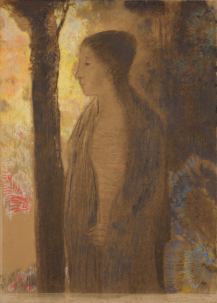 Figure devant un arbre
