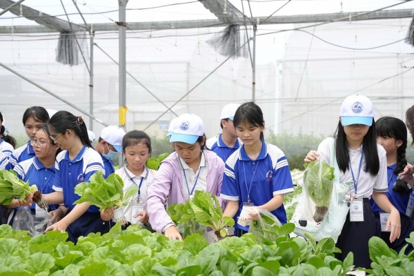 Ho Chi Minh City Students Exploring Traditional Professions and High-Tech Agriculture