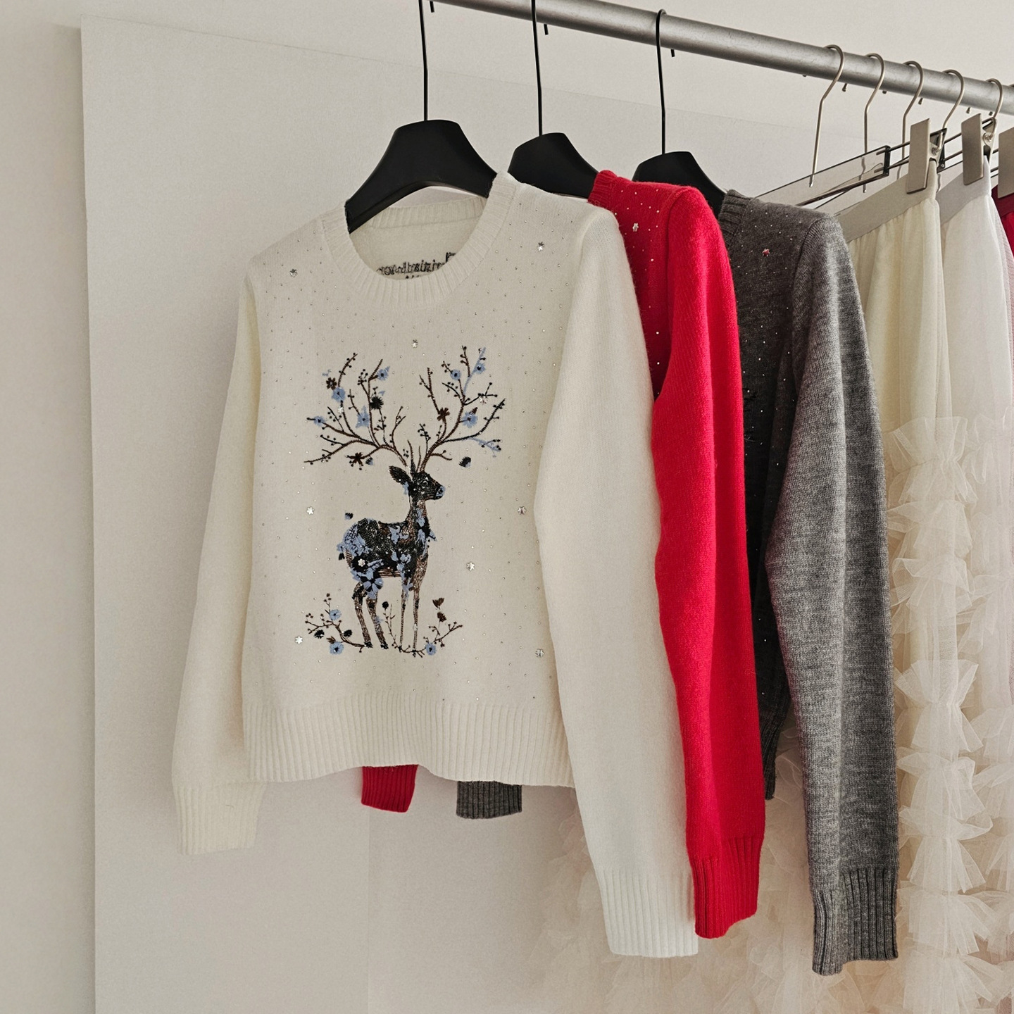 Knitted sweater with reindeer embroidery and sequins