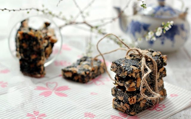 Kẹo Đậu Phộng Mè Đen