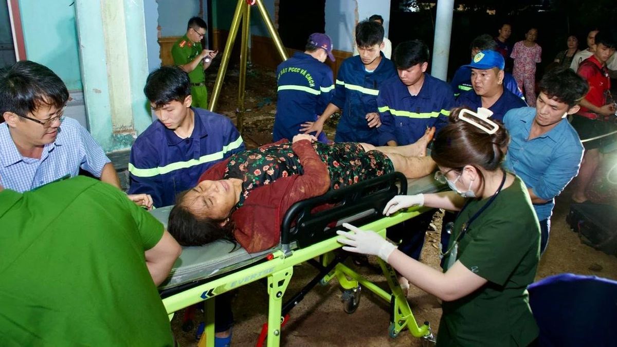 Cứu sống người phụ nữ đi nhặt ve chai bị rơi xuống giếng sâu gần 30 m - Báo Gia Lai