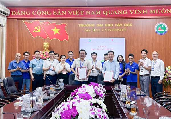 Trường Đại học Tây Bắc ký kết thỏa thuận hợp tác với  Công ty Cổ phần Phúc Sinh Sơn La