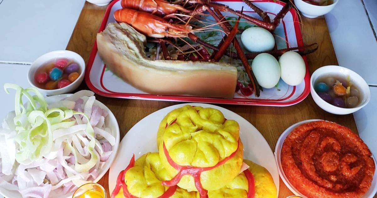 Mâm cúng Ông Địa Thần Tài có món tôm càng xanh luộc