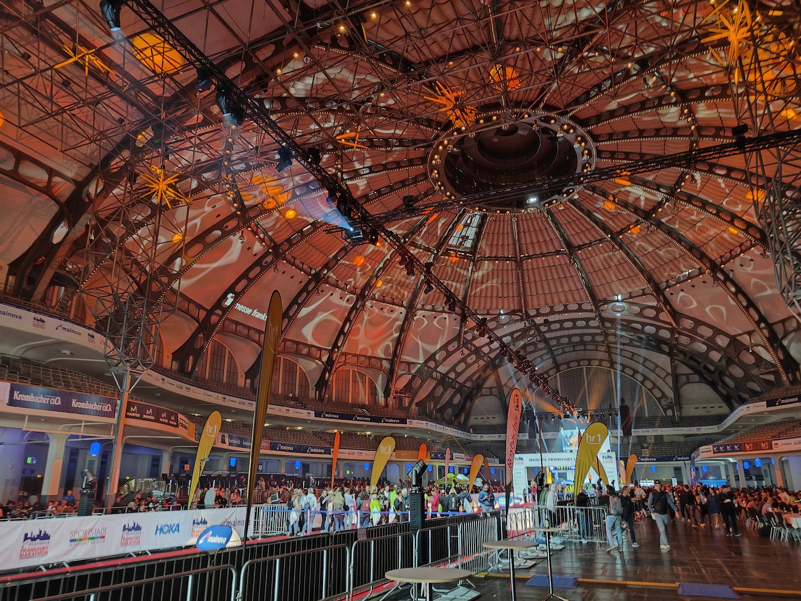 Interior de la Expo del Frankfurt Marathon