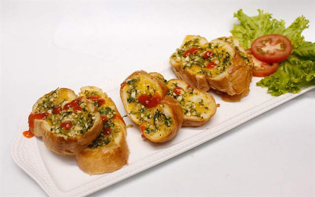 Bánh Mì Nướng Bơ Tỏi Giòn Rụm