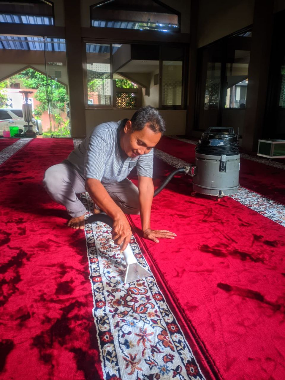 Dokumentasi cuci karpet masjid 2