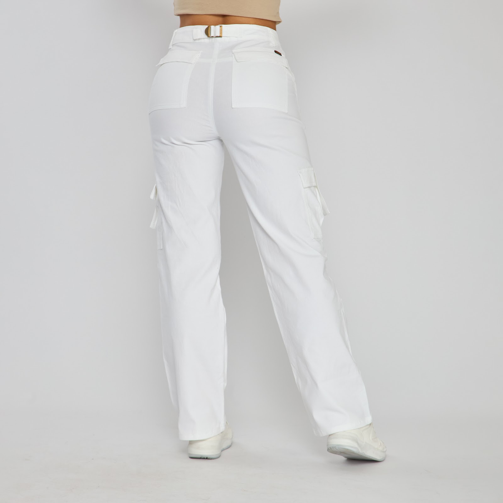 Pantalón cargo bota recta tiro alto en denim stretch, color blanco - Vista 10